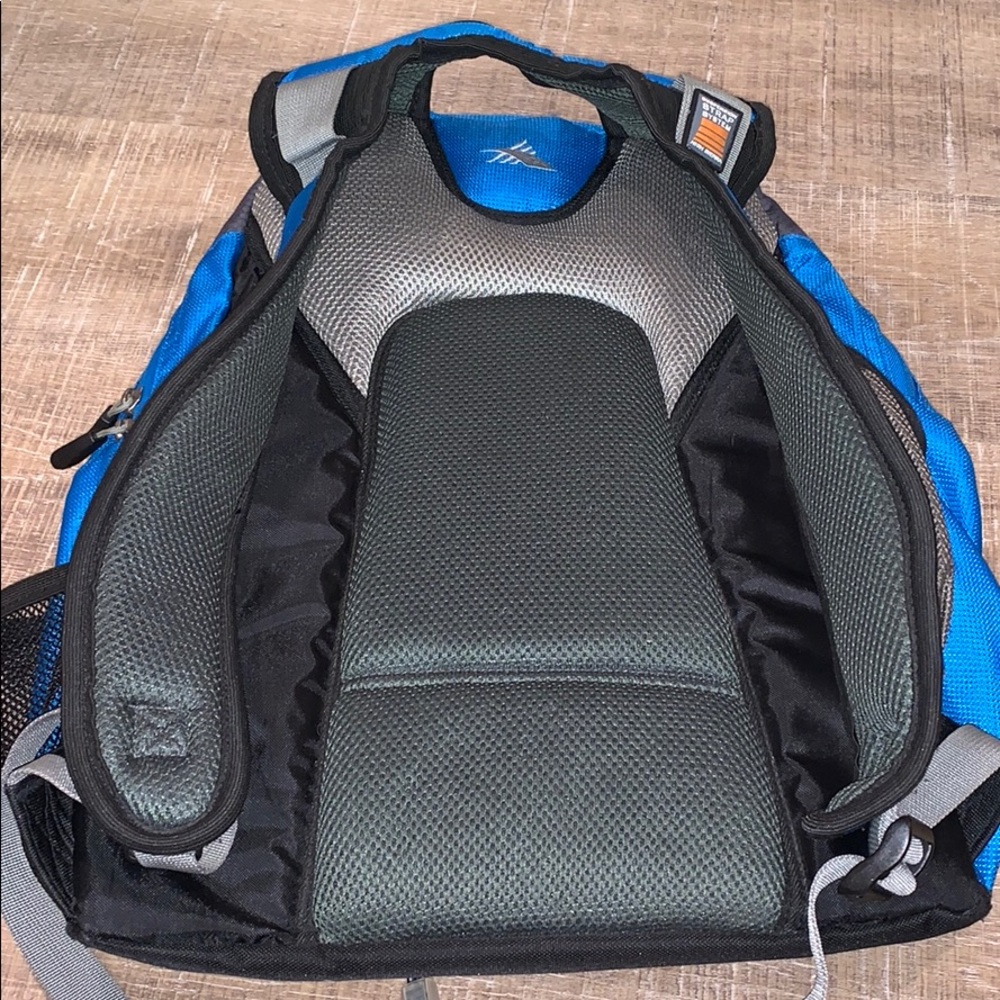 Backpack - Picture 3 of 6